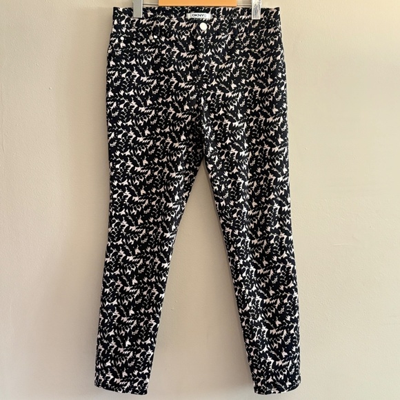 MDKNYC Black & White Print Cotton Slim Cut Ankle Pant - Picture 2 of 15